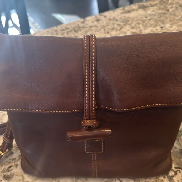 Dooney & Bourke Florentine Toggle Medium Crossbody Gently Used Condition - Picture 2 of 7